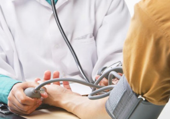 Inkstų arterinė hipertenzija: gydymas ir simptomai
