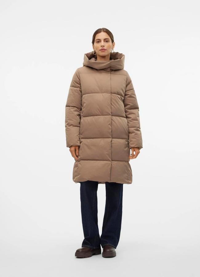 Vero Moda rudas dygsniuotas paltas.