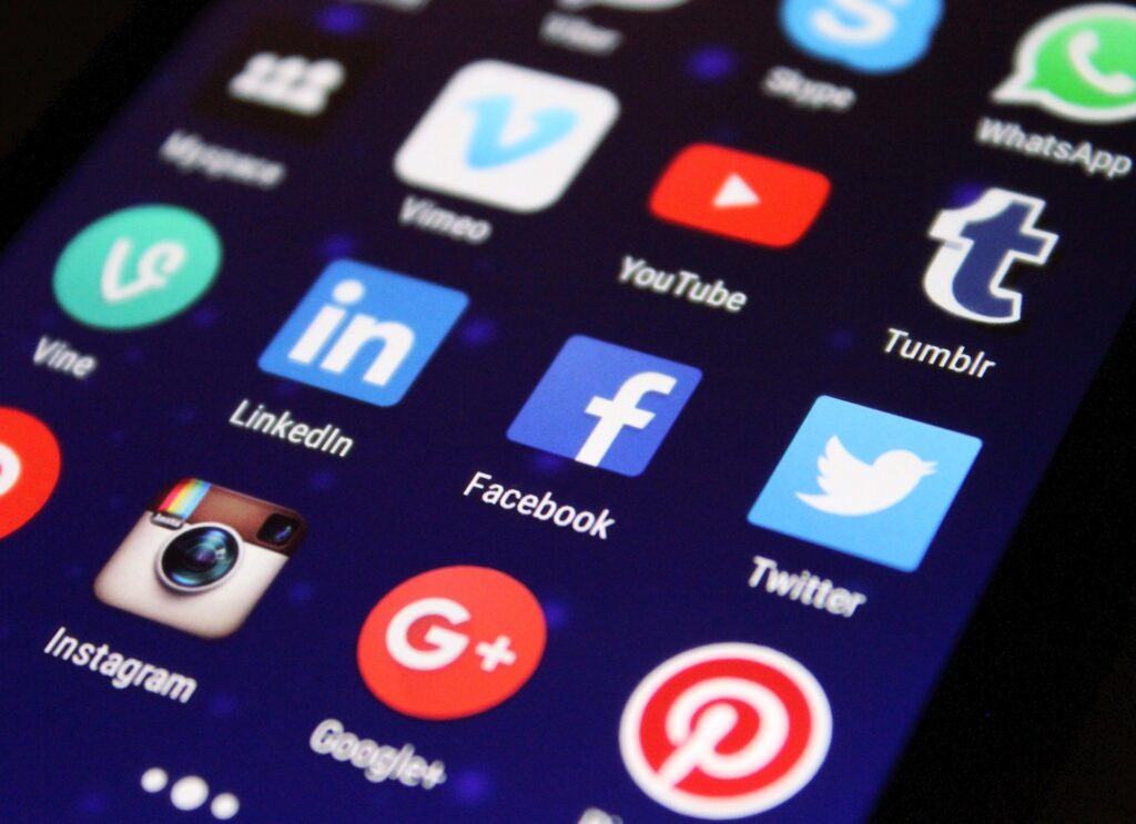 Dažnas socialinės žiniasklaidos naudojimas yra susijęs su didesniu dirglumu
