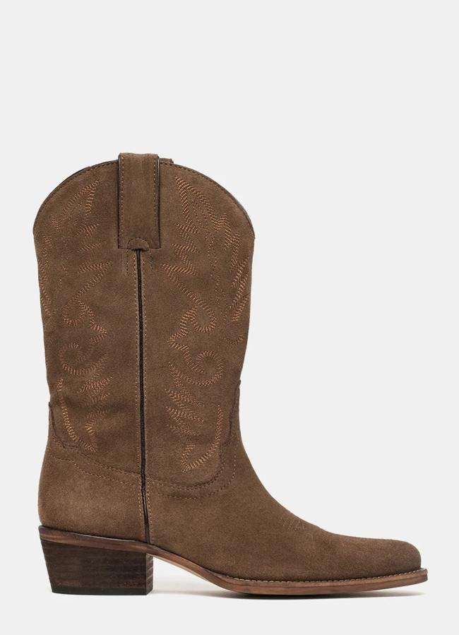 Rudos spalvos odiniai kaubojiški batai iš It Shoes, 274,95 eur.