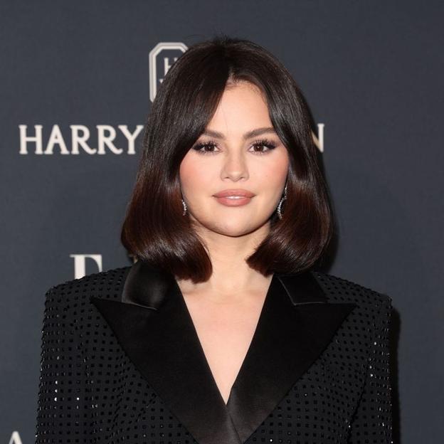Selena Gomez su „Bob“ kirpimu, kurį sukūrė klavicai