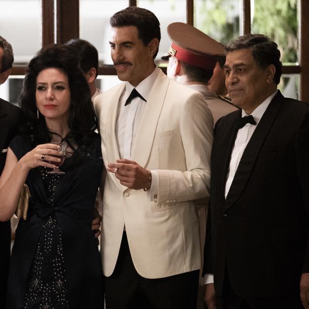 Blanco mieste, centre, Sacha Baron Cohen, El Espía veikėjas.