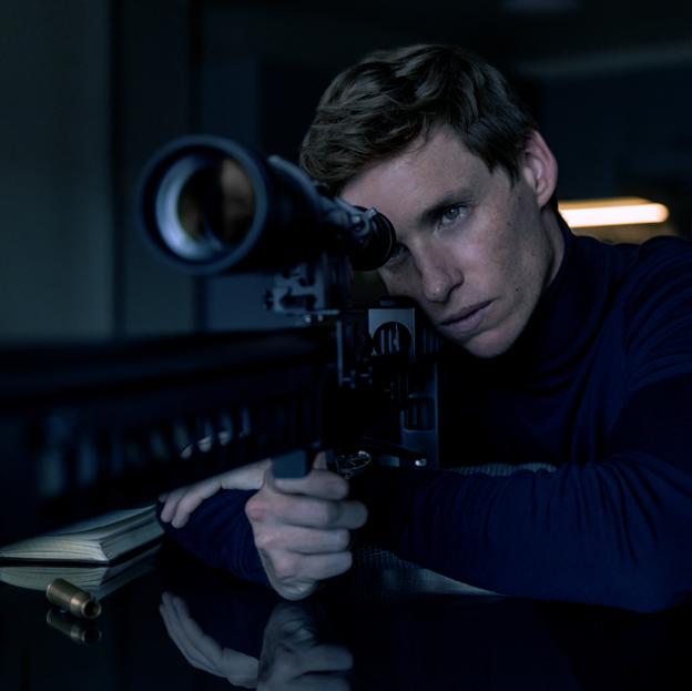 Eddie Redmayne, esančių šnipų miniserijoje, Jackalo (Chacal) miniserijoje.