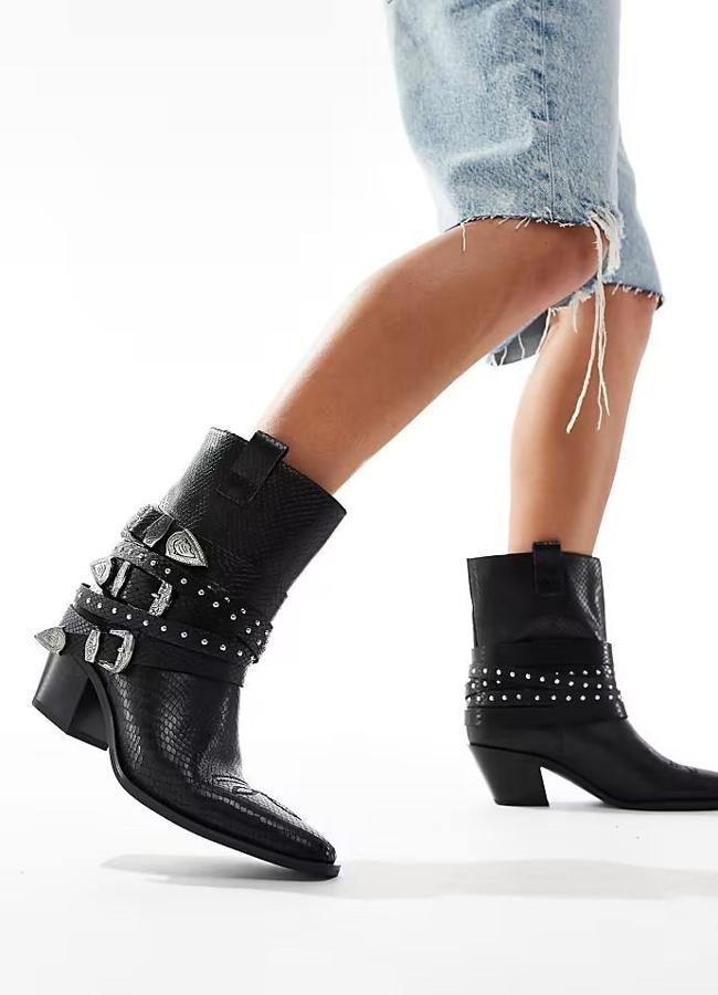 „Cowboy Boots“ kokosų efektas su sagtimis