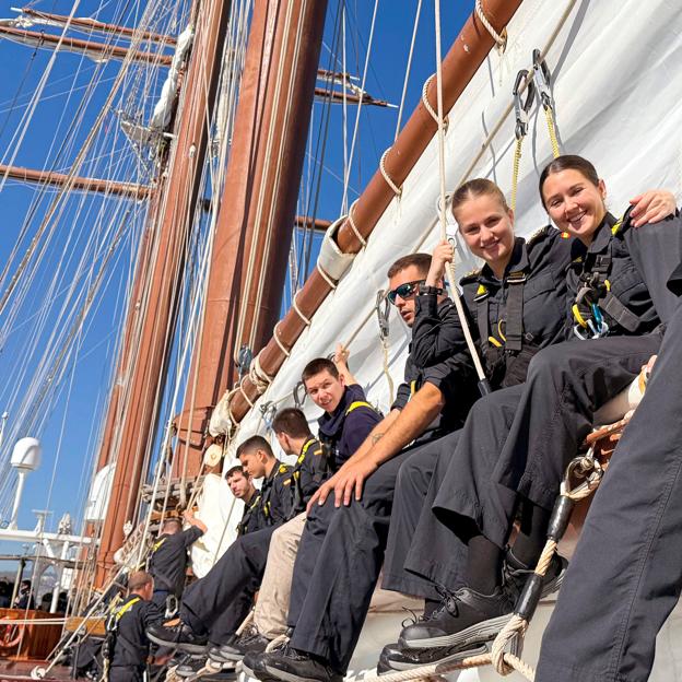 Leonoro princesė ant Juan Sebastián de Elcano laivo