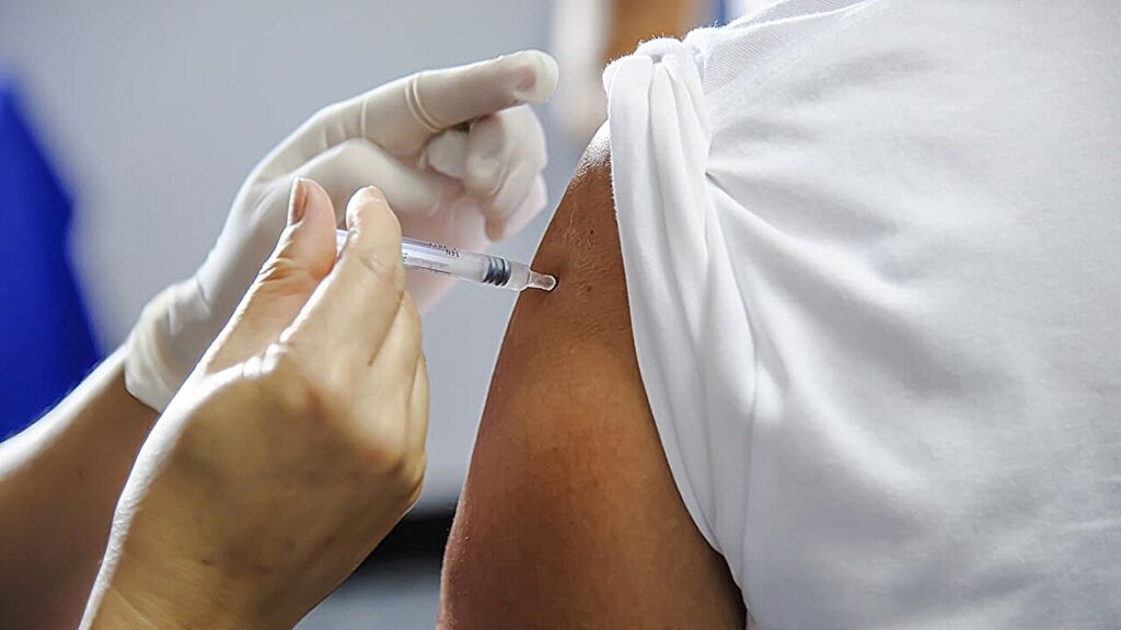 Vakcinų komisija ragina labiau apsaugoti nuo RSV, meningito ir chikungunya