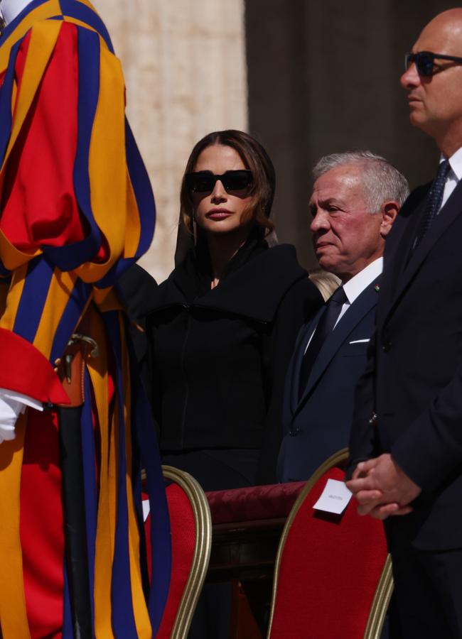 Rania de Jordan popiežiaus Pranciškaus 1 laidotuvėse („Getty“)