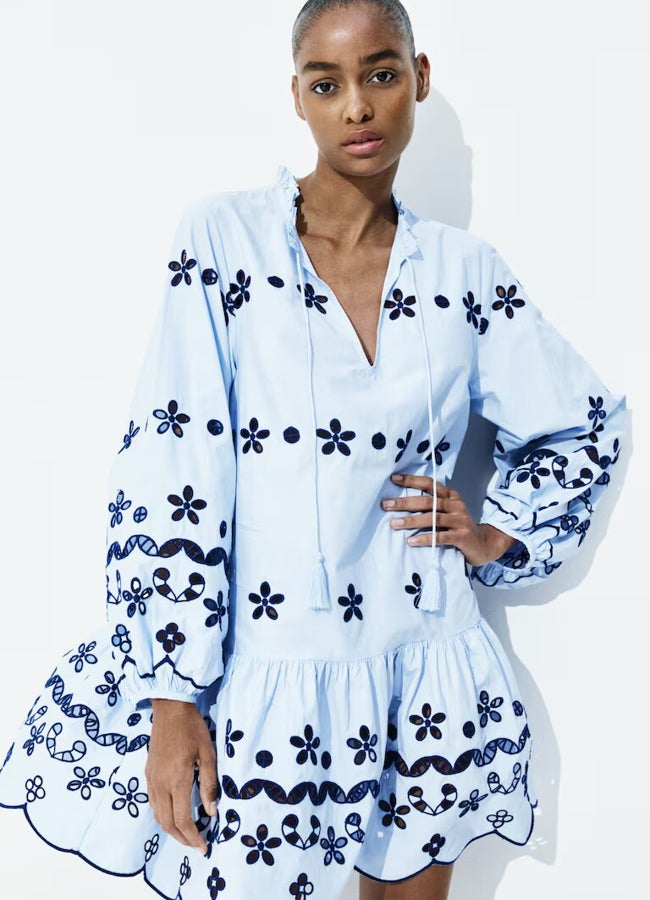 Trumpa mėlyna suknelė H&M.