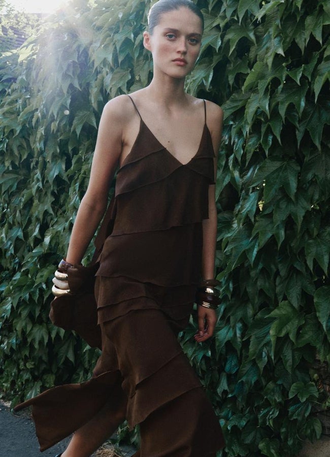 „Zara Brown“ diržų suknelė.