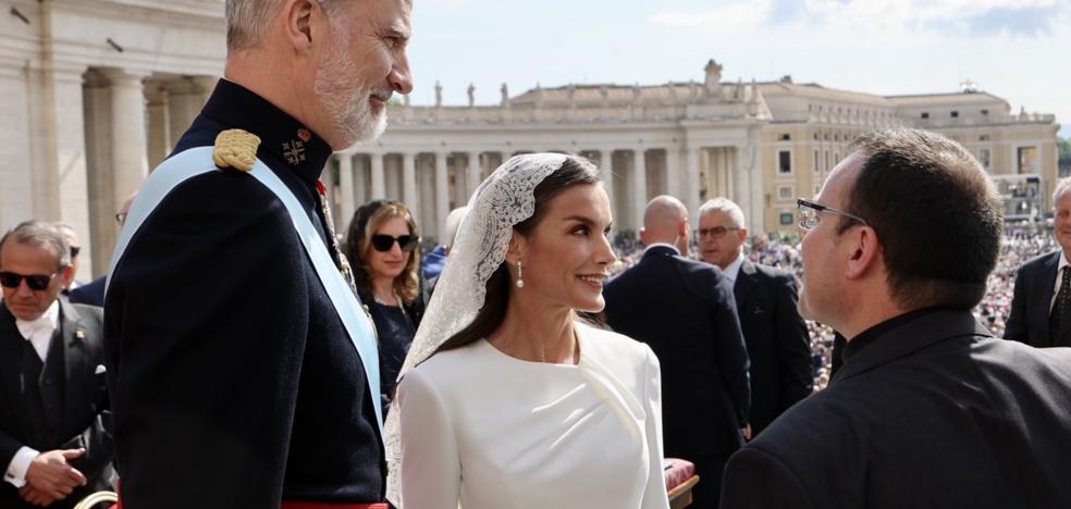 Baltoji karalienė ir juoda karalienė Vatikane: Letizia ir Maxim