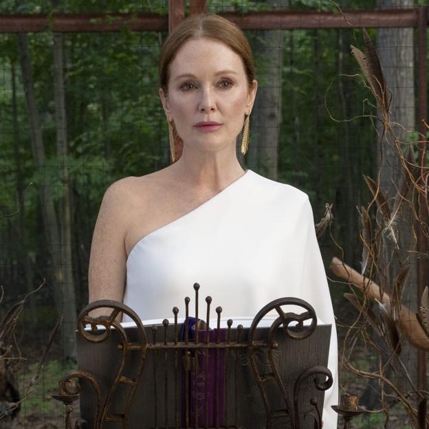 Tai undinės, dramatiška Julianne Moore komedija, kuri šluoja „Netflix“: Viskas apie akimirkos seriją