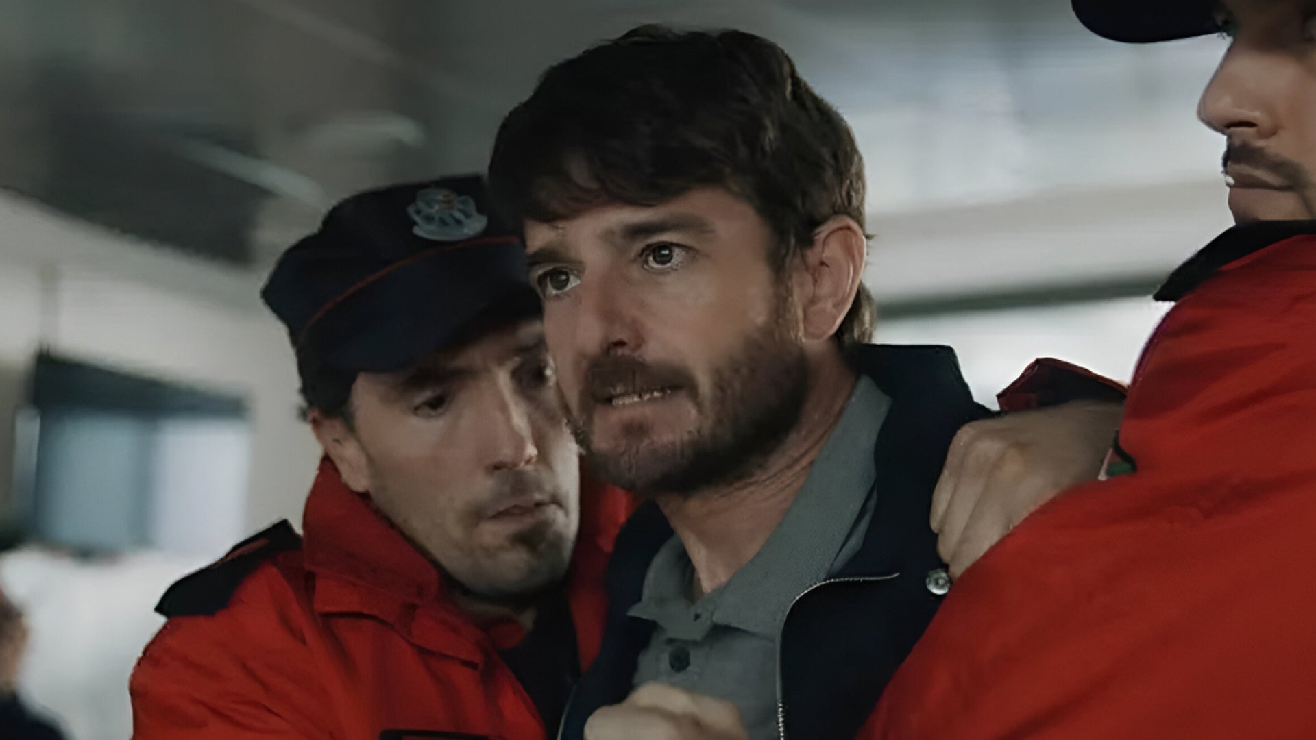 Trūksta „Netflix“ Baskų serijos su pasiūlymu, kuriame pilna paslapties ir paslapčių