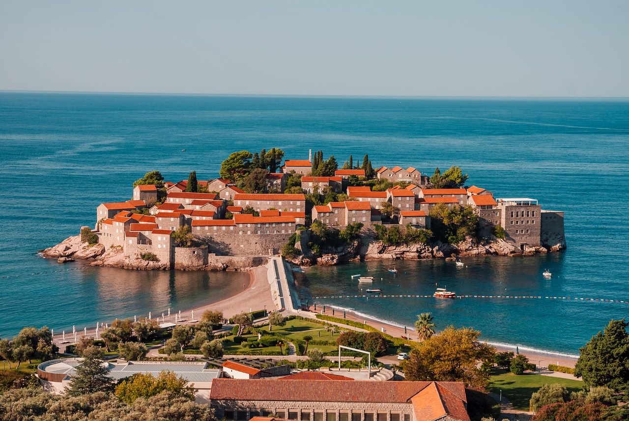 Sveti Stefan iš sustiprinto miesto iki prabangaus viešbučio dingti