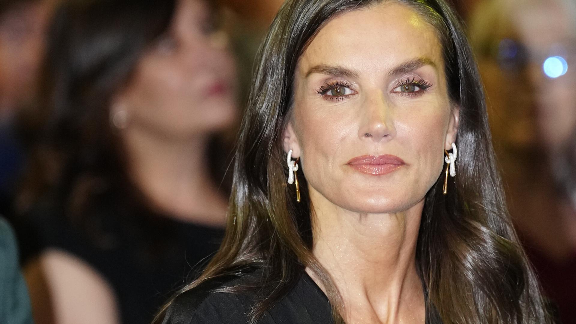 „Queen Letizia“ paverčia pagrindinę juodą beždžionę su elegantiškiausiu pagamintu Ispanijos šlaituose