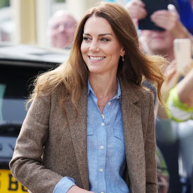 Kate Middleton triukas, skirtas elegantiškai sujungti žygio batus Škotijoje