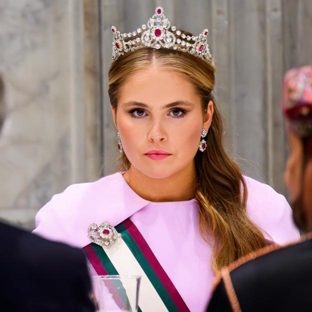 Paskutinis „Amalia“ šventės žvilgsnis į Olandiją yra įspūdingiausias iki šiol: apsirengęs kyšulyje ir istorine rubinų ir deimantų tiara