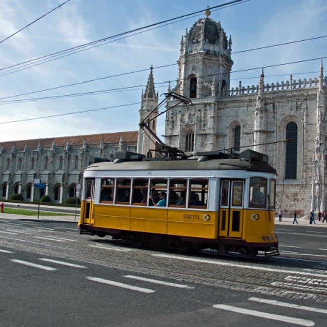 Tramvajus kerta Lisabonos Chiado kaimynystę.