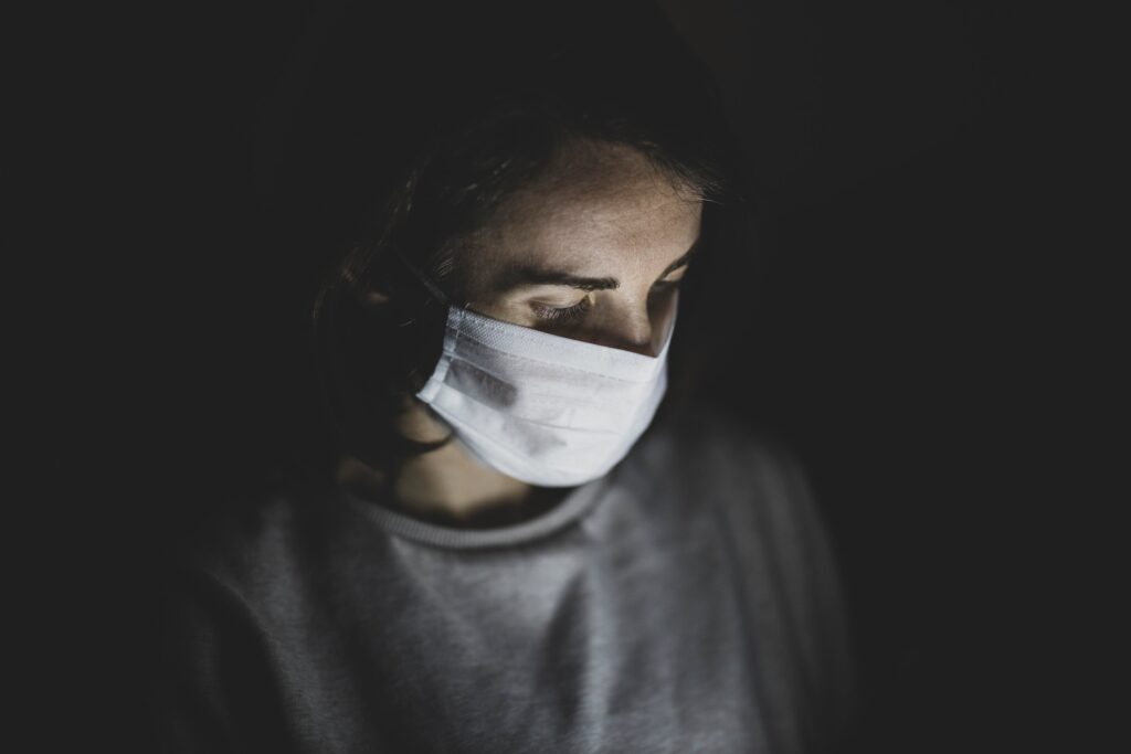 Long covidas išlieka didelę finansinę ir medicininę naštą, studijos nustato