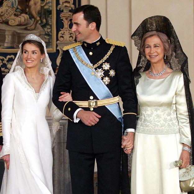„Queen Sofia“ stipri kontrolė „Kings Felipe“ ir „Letizia“ vestuvėse: nuo vestuvių suknelės iki „Tiara“ pasirinkimo