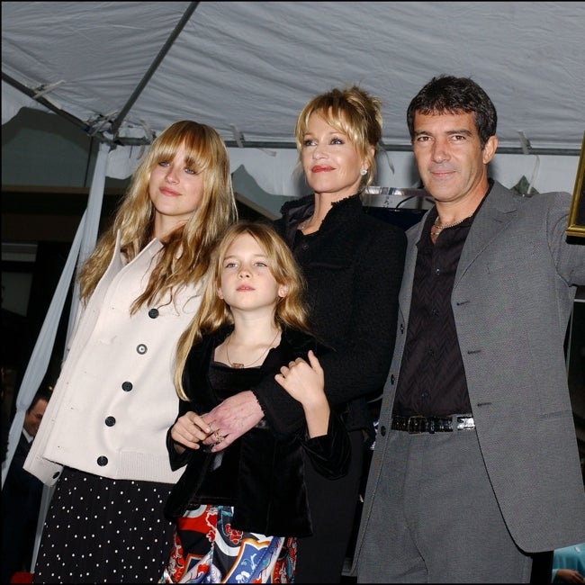 Antonio ir Melanie su Stella del Carmen ir Dakota Johnson.