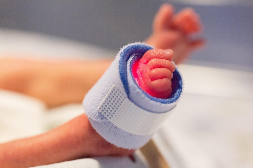 Motinos neigiamos vaikystės patirties poveikis, susijęs su padidėjusia neišnešioto gimdymo rizika