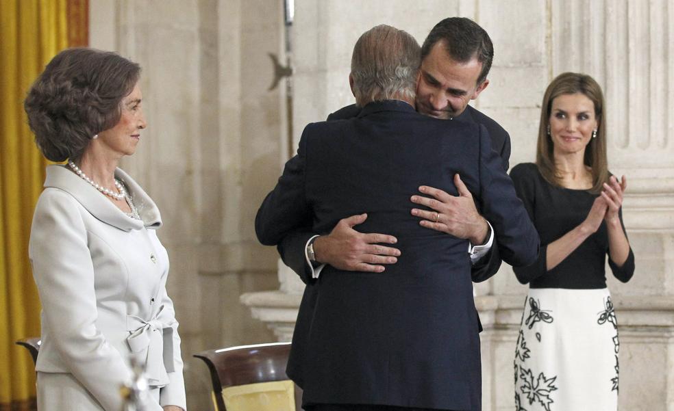 Taip po Botsvanos skandalo iširo Ispanijos karališkoji šeima: kodėl Felipe ir Letizia palaiko karalienę Sofiją, o kūdikiams Elena ir Cristina pirmenybę teikia tėvui