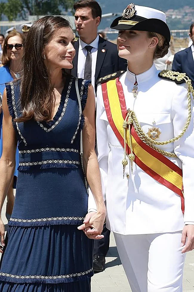 Karalienės Letizia ir princesės Leonor bendrininkavimas.