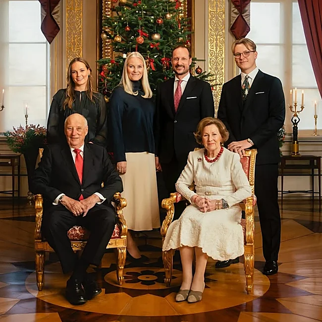 Norvegijos karališkoji šeima paskutiniame kalėdiniame portrete.