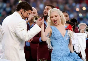 Slapta Lady Gagos suknelės žinutė Bad Bunny šou Super Bowl finale