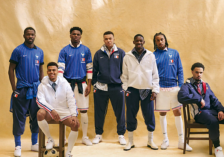 Prancūzų žaidėjai dėvi Jacquemus ir Nike kolekciją.
