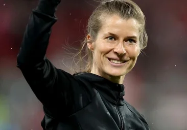 Kas yra Maria-Louise Eta, moteris, kuri įžengė į Europos futbolo istoriją tapdama pirmąja vyrų komandos trenere