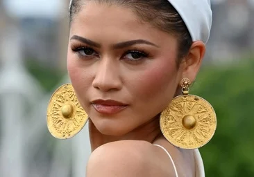Zendaya, dėmesio centre dėl 3000 metų senumo auskarų nešiojimo: „Tai yra socialinės padėties perteikimas“
