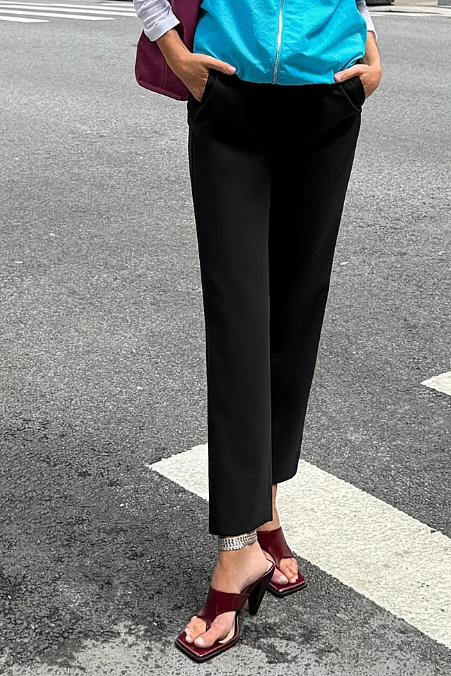 Zara juodos kelnės (29,99 euro)