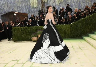 Visos meninės nuorodos, matomos 2026 m. „Met Gala“ išvaizdoje: nuo Leonoros Carrington iki Van Gogho