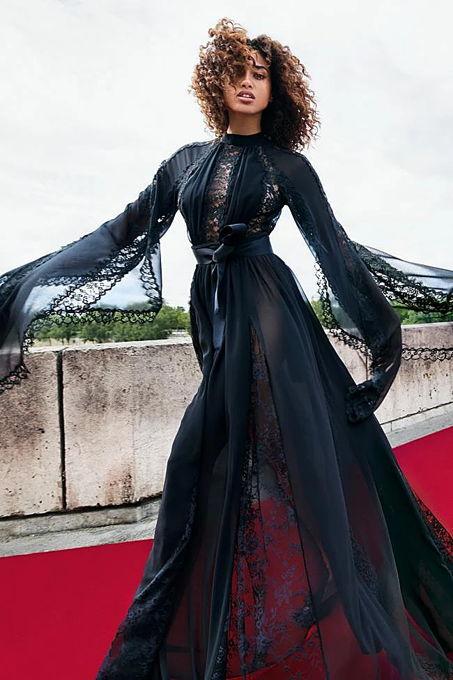 Juoda nėriniuota suknelė iš naujo H&M ir Elie Saab bendradarbiavimo