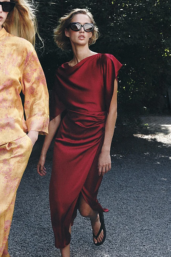 Zara midi suknelė (39,99 euro)