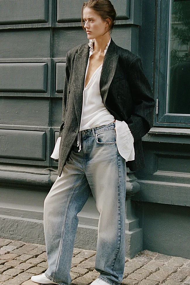 „H&M“ barrel džinsai (44,99 euro)
