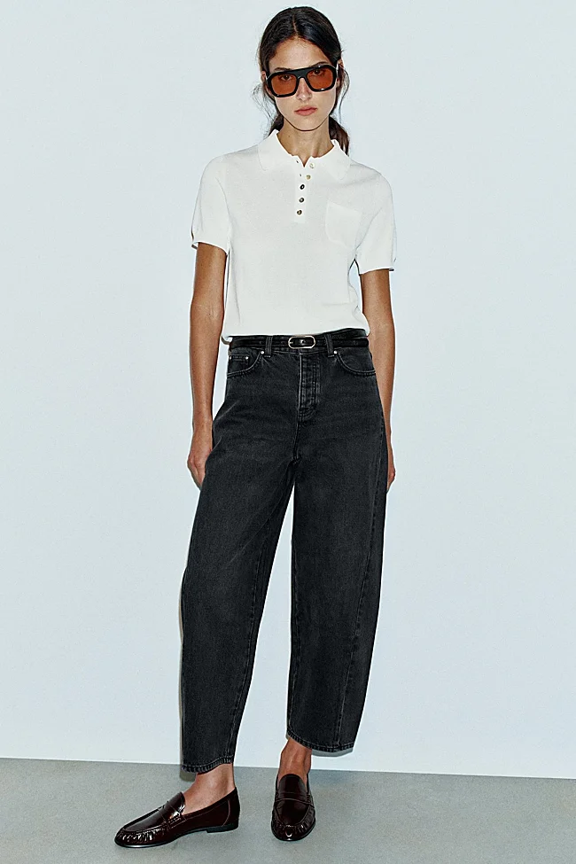 Zara juodi barrel stiliaus džinsai (29,99 euro)