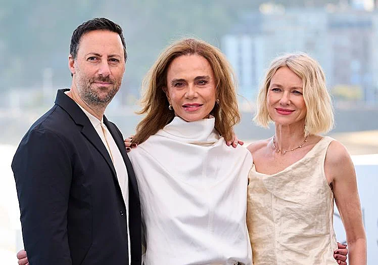 Benas Shirinianas, Lena Olin ir Naomi Watts filmo „Tobula žmona Donostijoje“ pristatymo fotokonkurse.