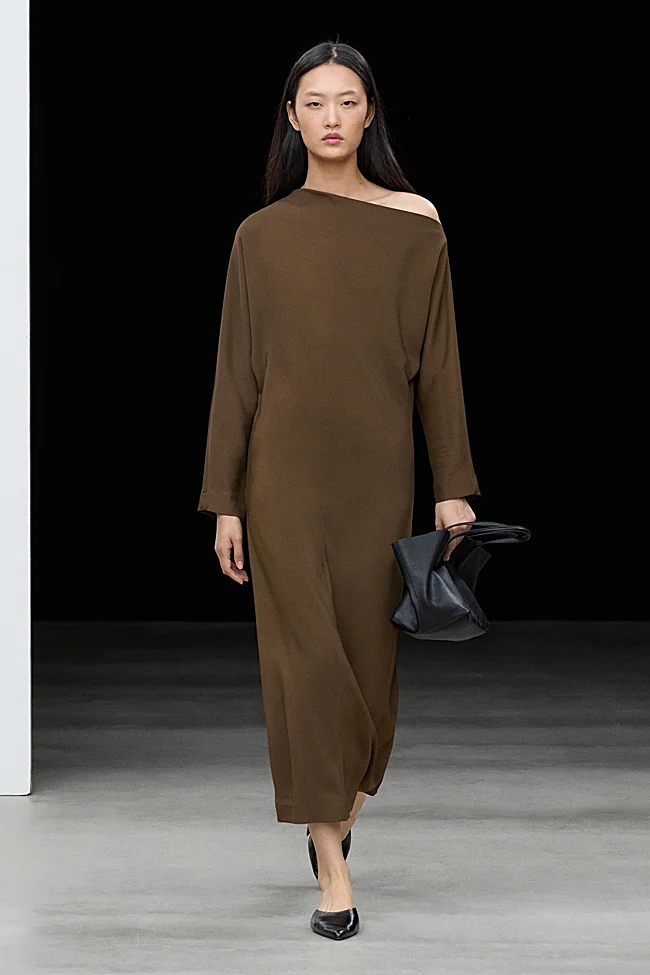 Massimo Dutti midi suknelė (129 eurai)