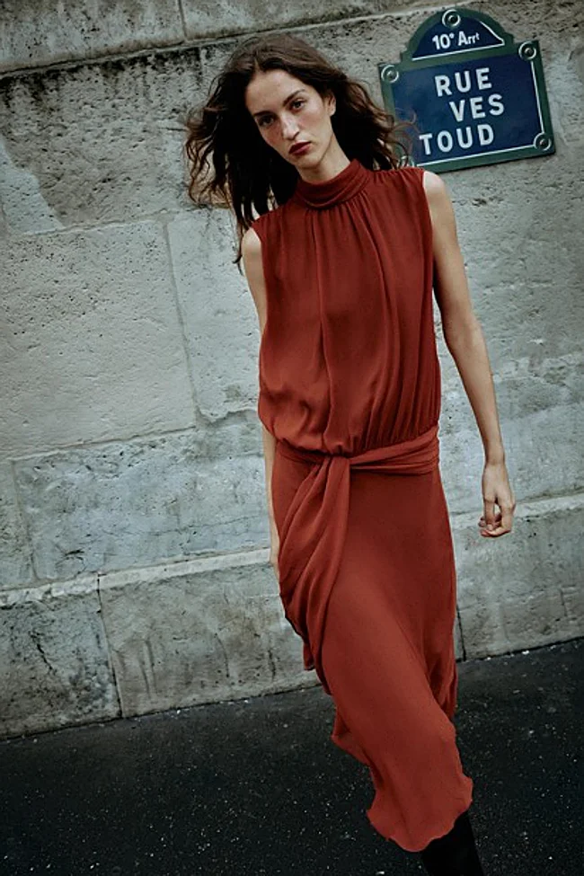 Zara midi suknelė (39,99 euro)