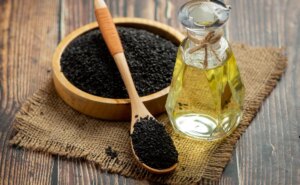 5 Nigella sėklų arba Kalonji privalumai sveikatai