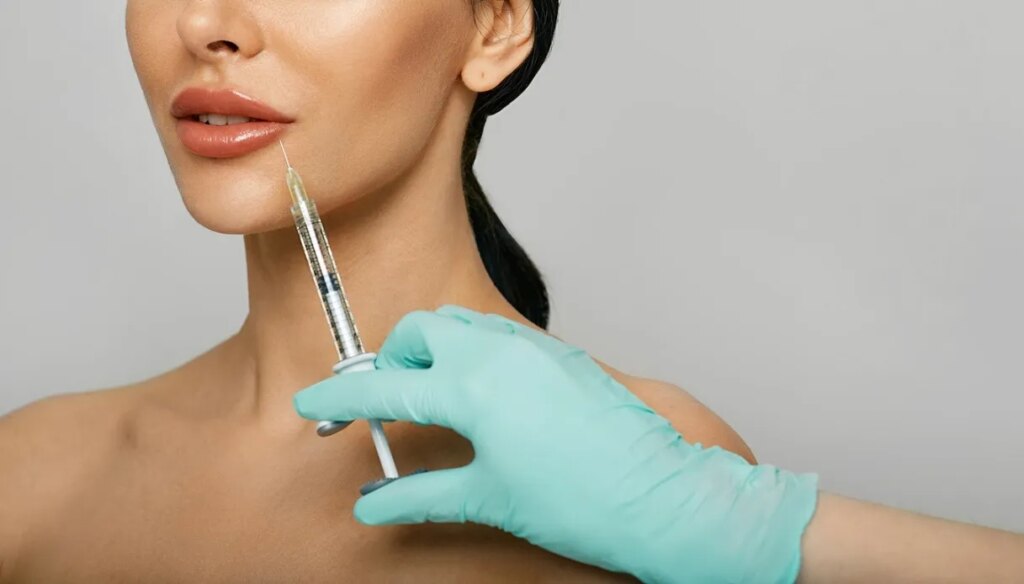 Anti-senėjimo, nuo užpildų iki Botox, "injekcijų" bumas: dermatologai ragina saugotis