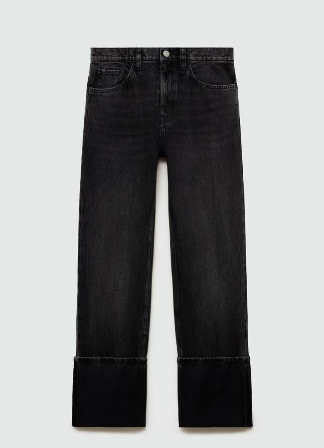Tiesūs džinsai su mango rankogaliais (19,99 €)