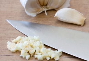 Česnakų alergija, kapotų česnakai
