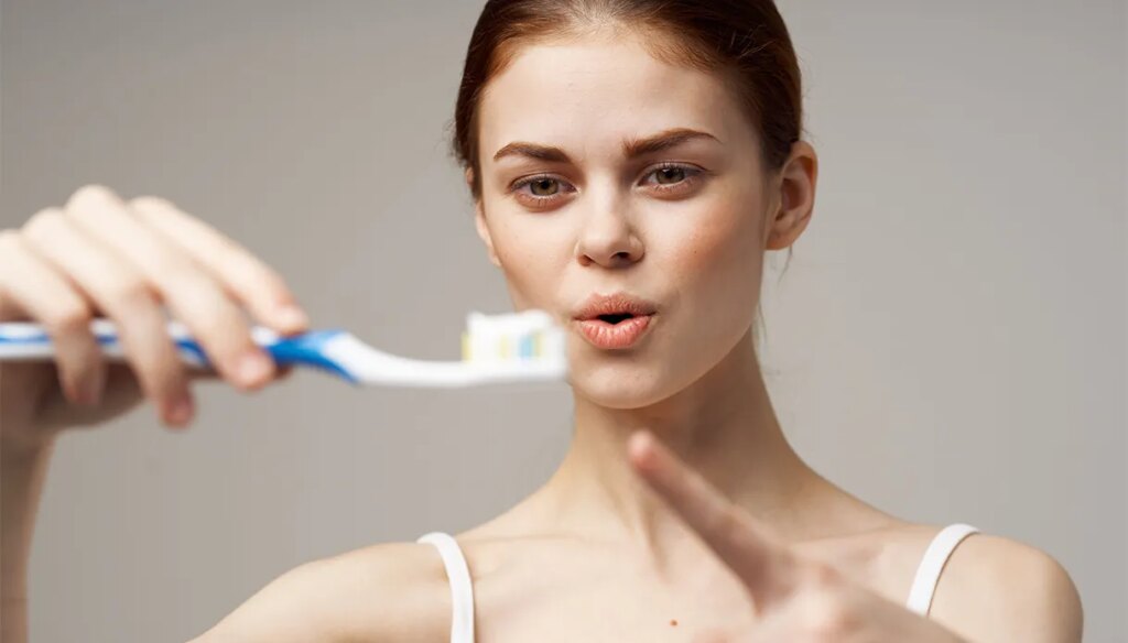 Gingivitas ir periodonto ligos, įspėjamieji ženklai ir ką daryti nuo mažens