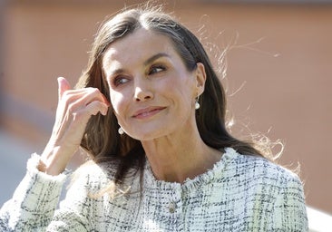 Karalienė Letizia pakartoja savo gražiausią Massimo Dutti striukę: triukas stilizuoti rudens išvaizdą