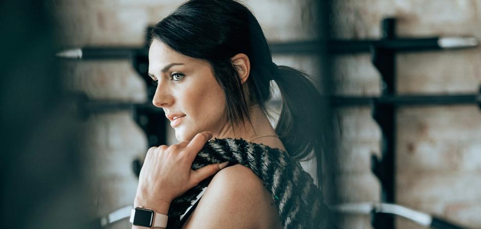 Jana Fernández: „Moterys turi padidinti svorį, kad sukurtų raumenis, 1,5 kilų hantelio nepakanka“.