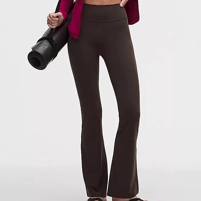 Lululemon rudos spalvos antblauzdžiai, 118 eurų.