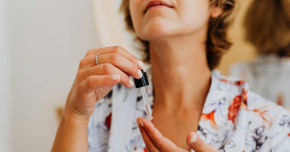 Kodėl spuogai atsiranda menopauzės metu ir kaip juos gydyti